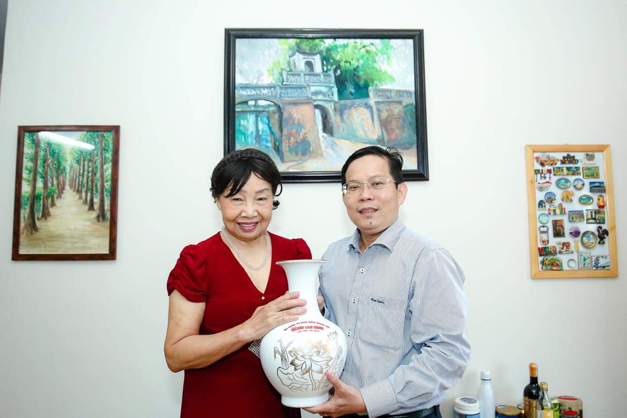 Mai v&agrave;ng nh&acirc;n &aacute;i thăm nh&agrave; b&aacute;o l&atilde;o th&agrave;nh Phan Quang v&agrave; nh&agrave; thơ Phan Thị Thanh Nh&agrave;n - Ảnh 6.