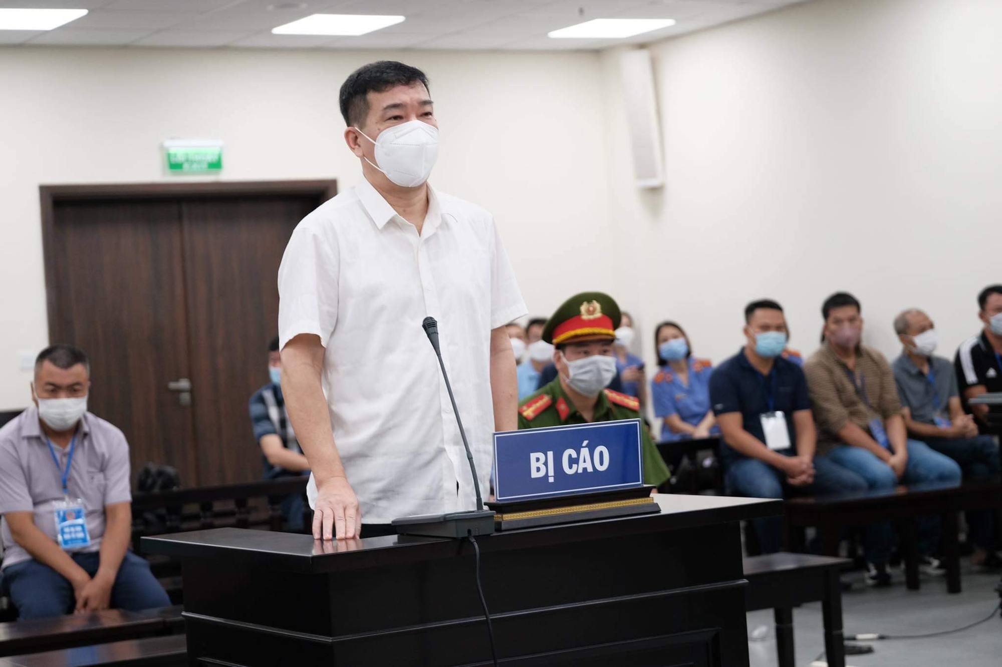 Cựu đại tá Phùng Anh Lê mắng cấp dưới không thả nghi phạm ngay tại phòng làm việc
