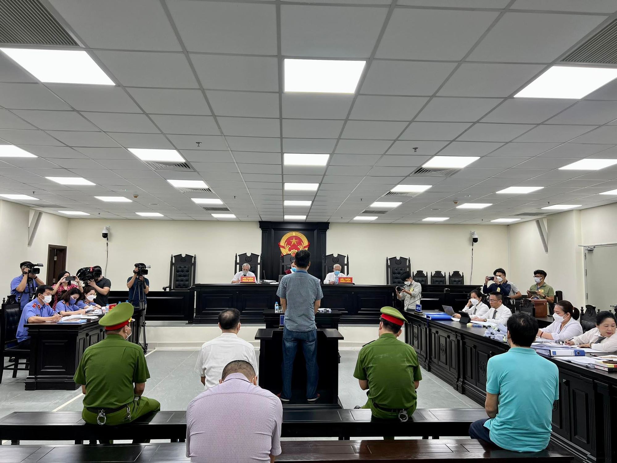 Cựu đại t&aacute; Ph&ugrave;ng Anh L&ecirc; đề nghị trả tự do bản th&acirc;n v&agrave; 3 bị c&aacute;o l&agrave; cựu thuộc cấp - Ảnh 2.