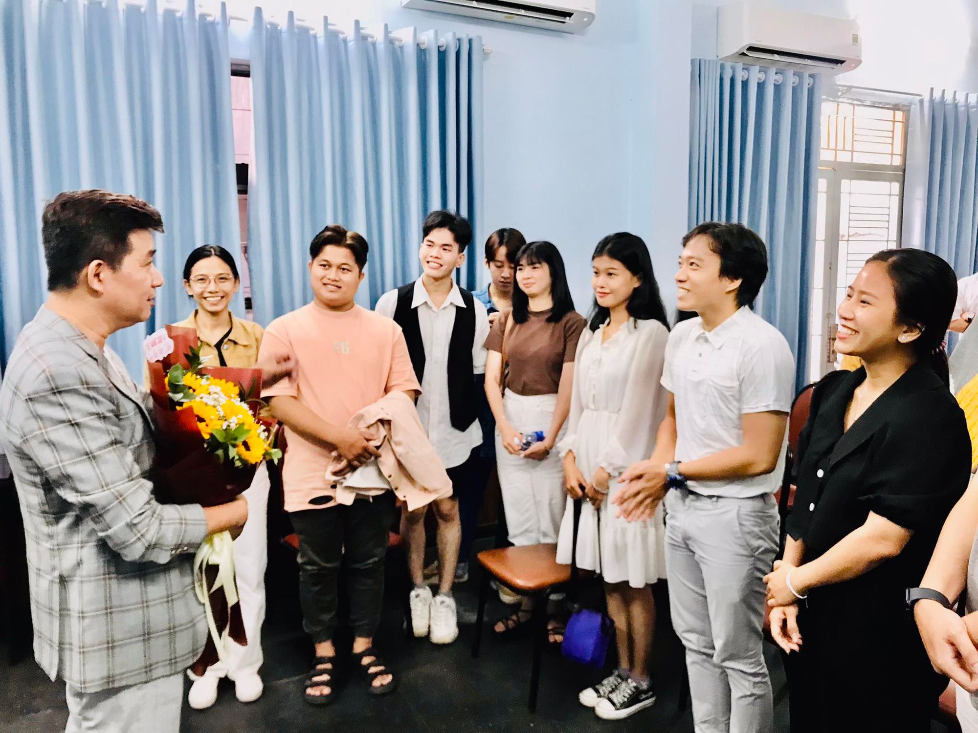 &ldquo;Vua lồng tiếng&rdquo; Đạt Phi truyền cảm hứng cho diễn vi&ecirc;n trẻ - Ảnh 2.