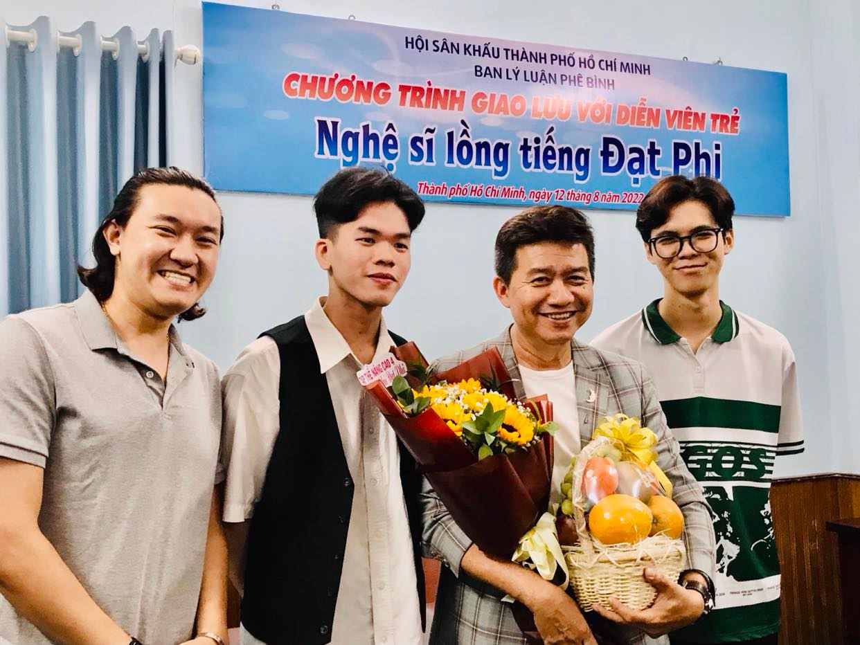 &ldquo;Vua lồng tiếng&rdquo; Đạt Phi truyền cảm hứng cho diễn vi&ecirc;n trẻ - Ảnh 1.