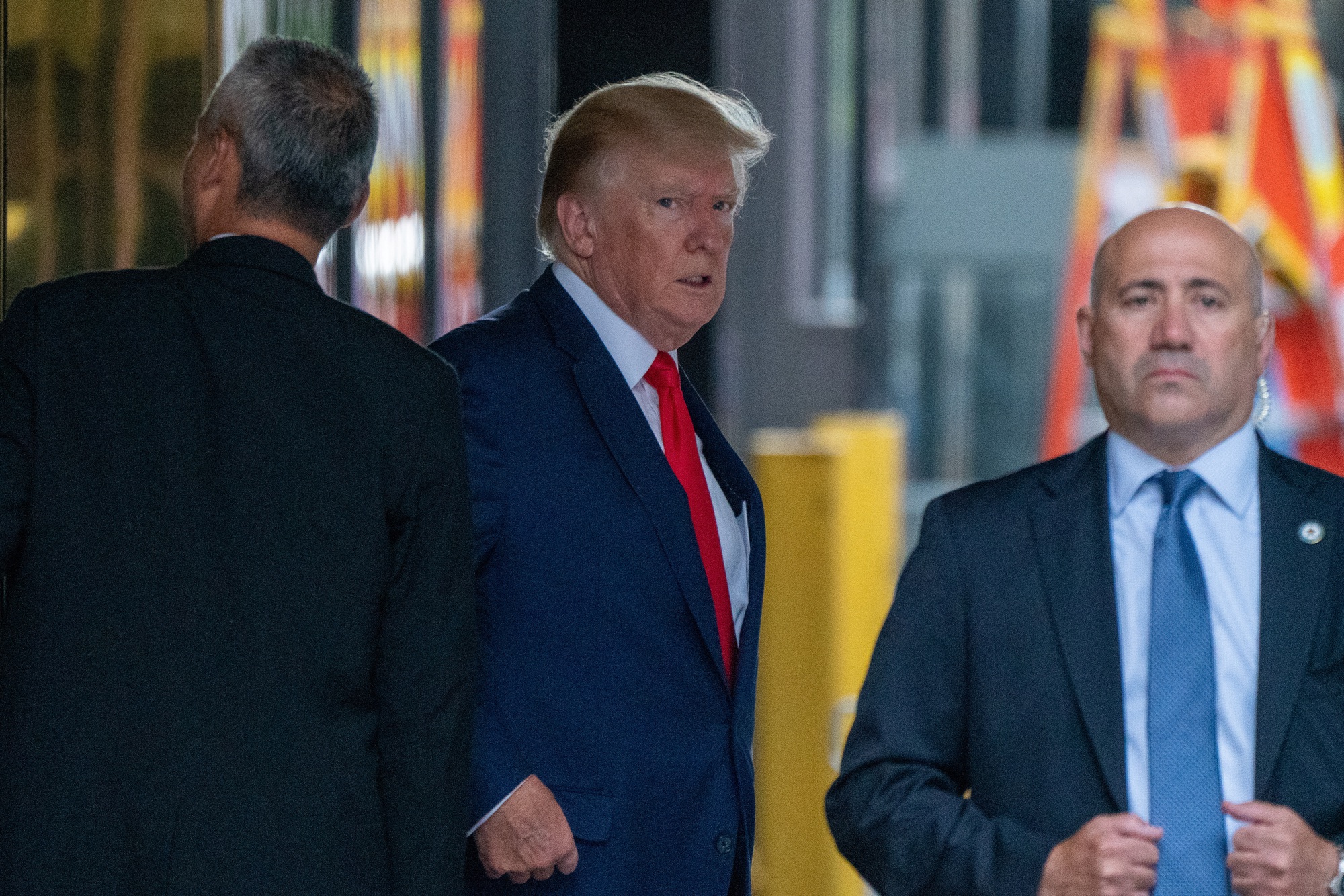 Ông Trump bị khám xét dinh thự: Hành động bất thường của bộ trưởng tư pháp Mỹ