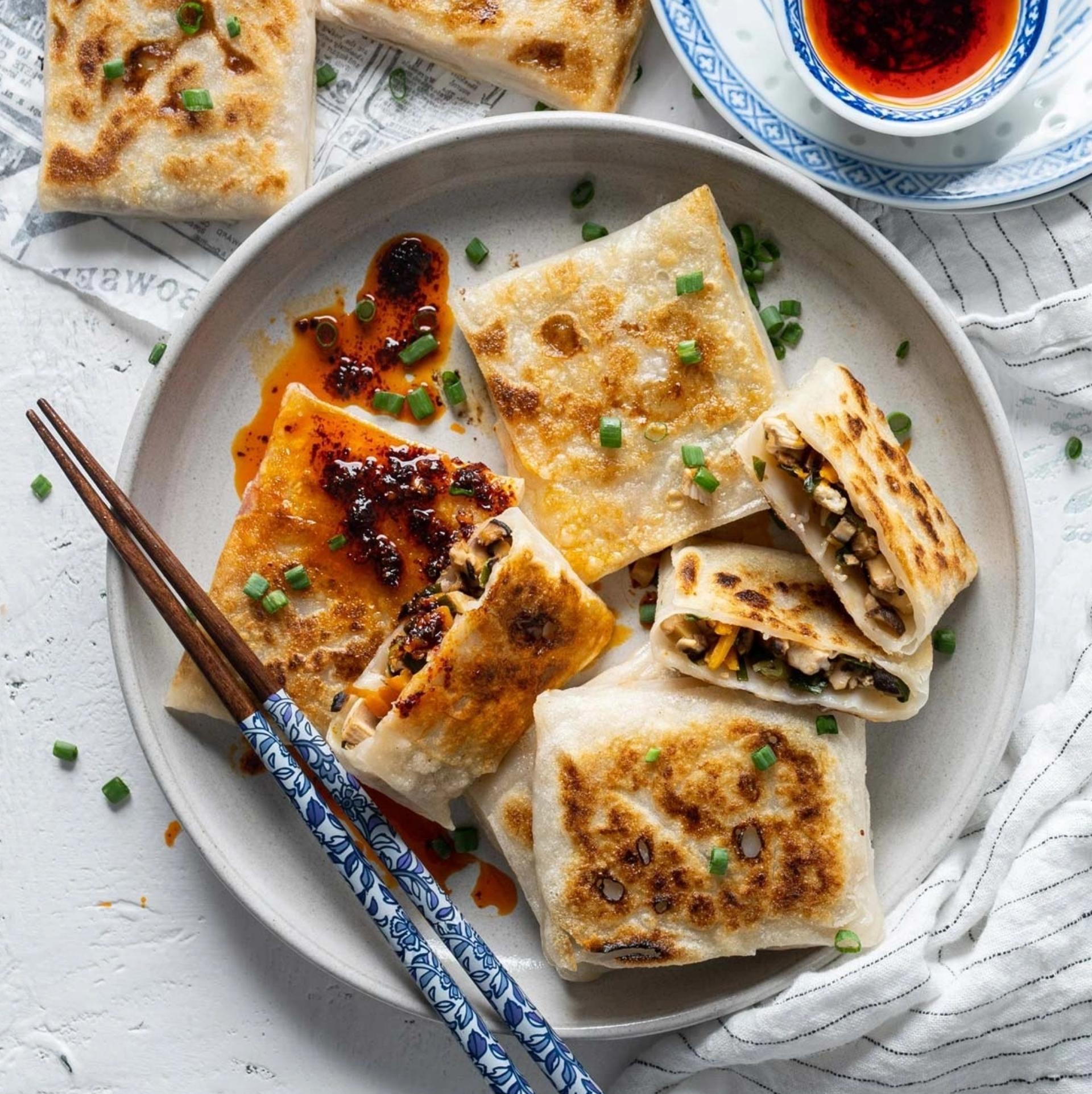 Làm bánh tráng chay chiên giòn cho mùa Vu lan - Ảnh 1.