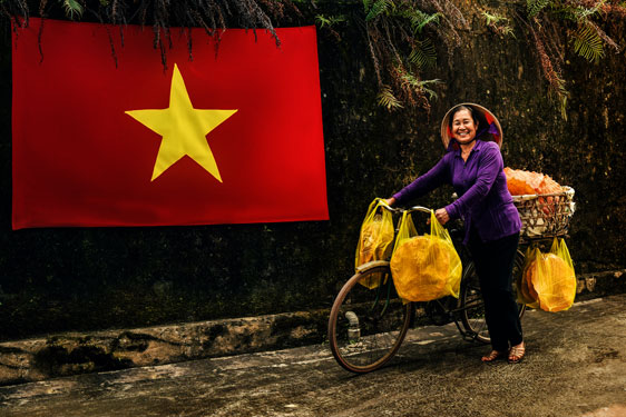 CUỘC THI ẢNH "THIÊNG LIÊNG CỜ TỔ QUỐC": Tổ quốc trong tim