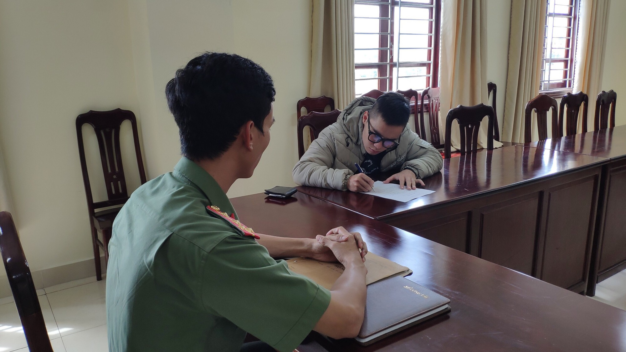Thanh ni&ecirc;n l&agrave;m TikTok n&oacute;i xấu người miền Trung g&acirc;y bức x&uacute;c dư luận bị triệu tập - Ảnh 2.