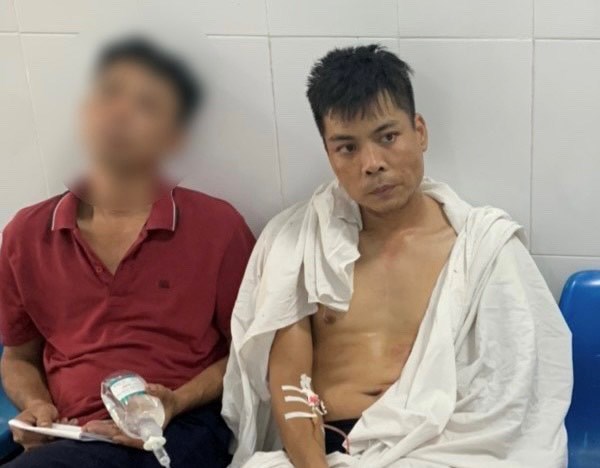 Chồng ra tay sát hại vợ rồi dùng dao tự sát bất thành - Ảnh 1.