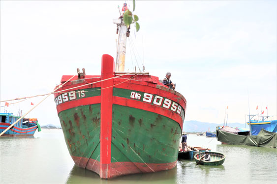 Sống trên "biển bạc" vẫn chưa thoát nghèo