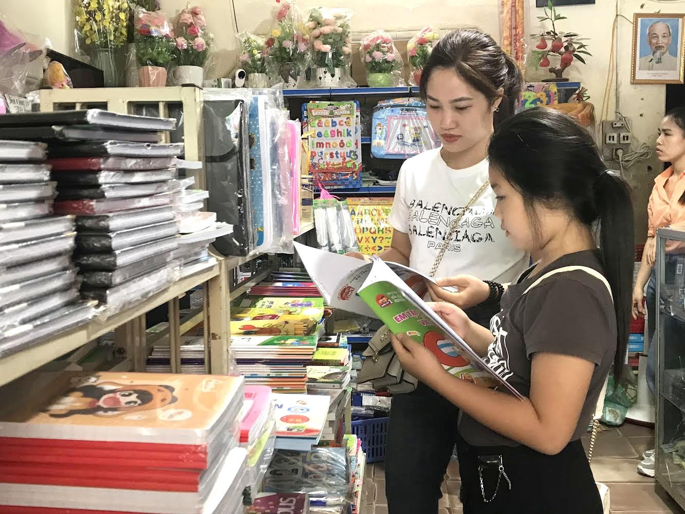Đồ dùng học tập cũng... "bia kèm lạc"