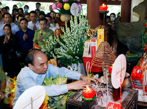 Dâng hương tưởng niệm 53 năm ngày Bác đi xa - Ảnh 1.