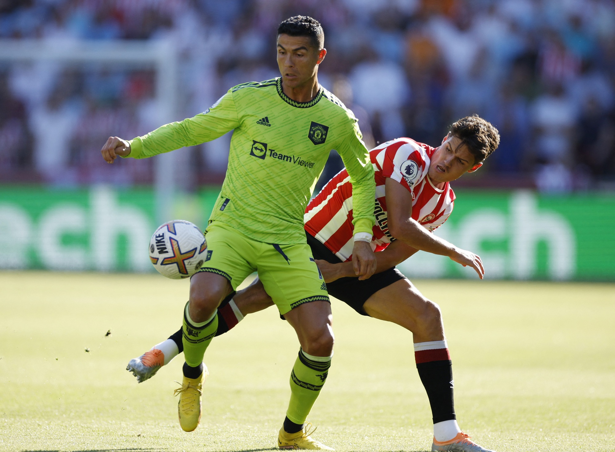 Man United thảm bại 0-4, Brentford tạo địa chấn Ngoại hạng Anh