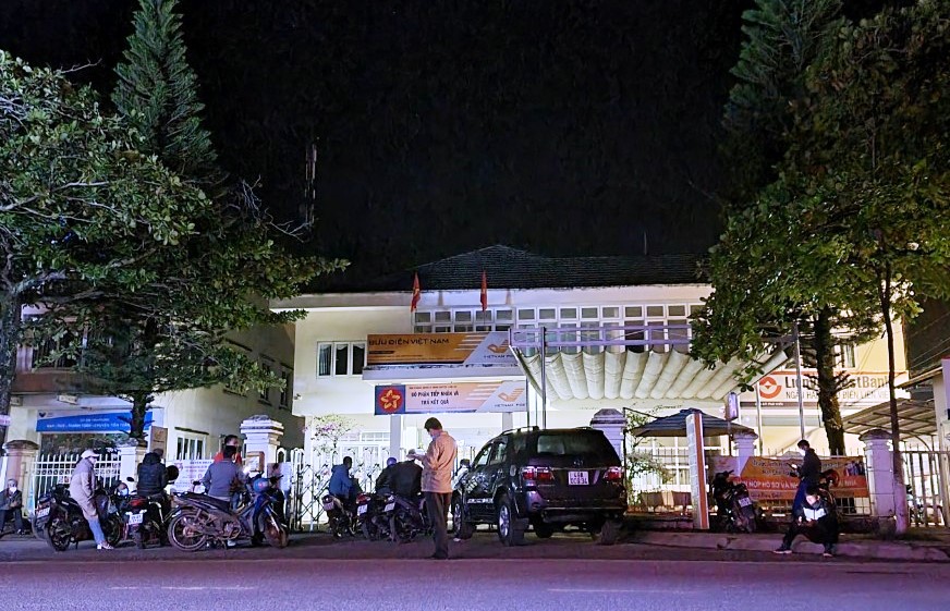 "Ngâm" sổ đỏ của dân, 4 cán bộ huyện bị khởi tố