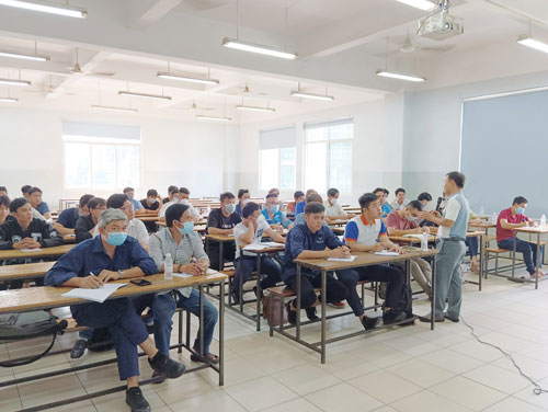 Bồi dưỡng nghề cho công nhân ngành điện tử