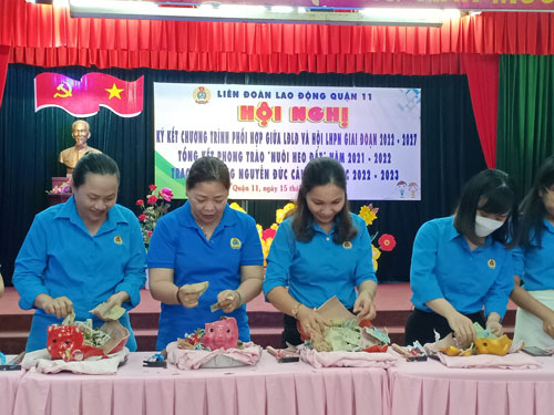 Trao học bổng cho con CNVC-LĐ kh&oacute; khăn - Ảnh 1.