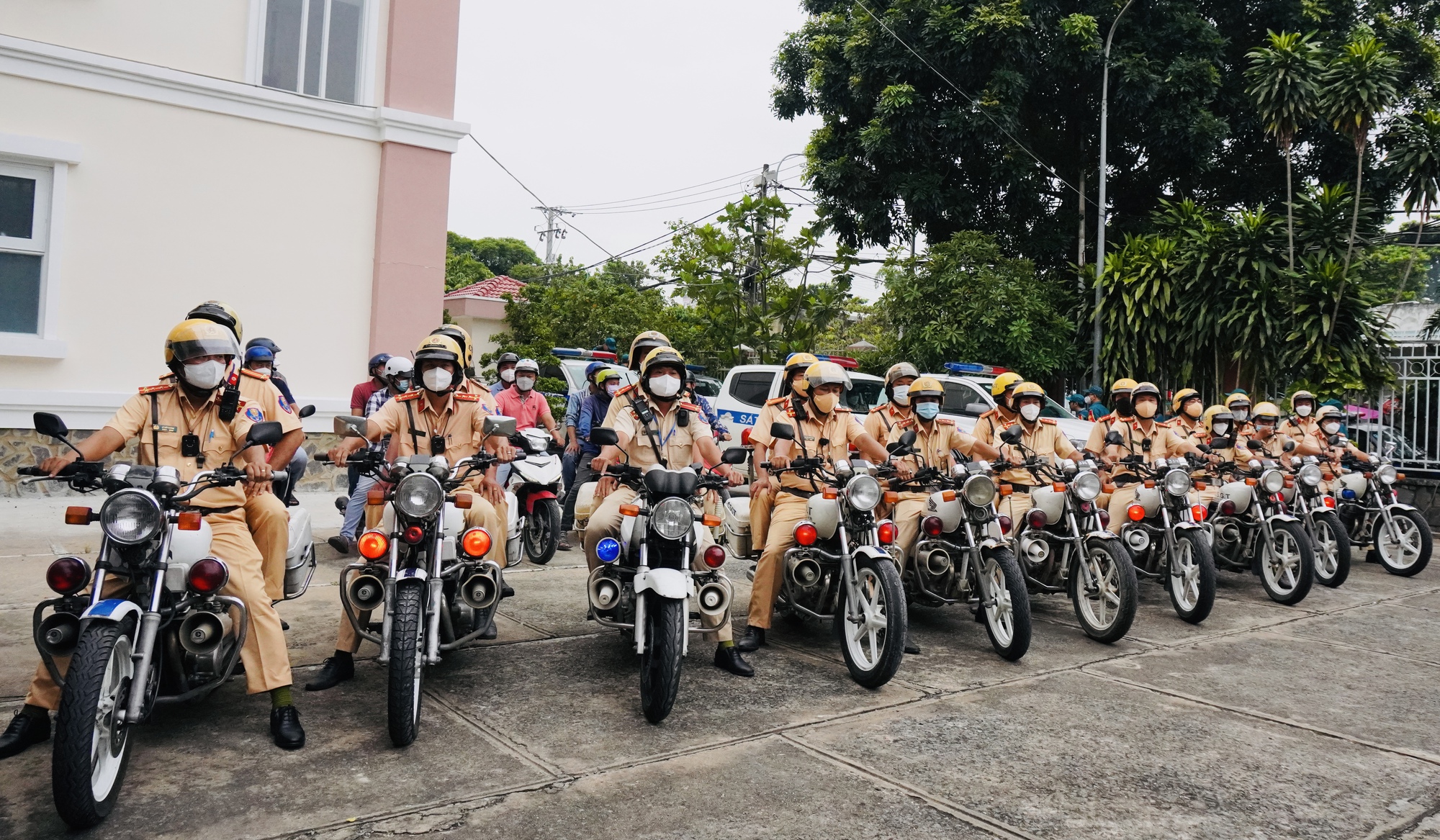 Công an TP Thủ Đức mở cao điểm trấn áp tội phạm - Ảnh 8.