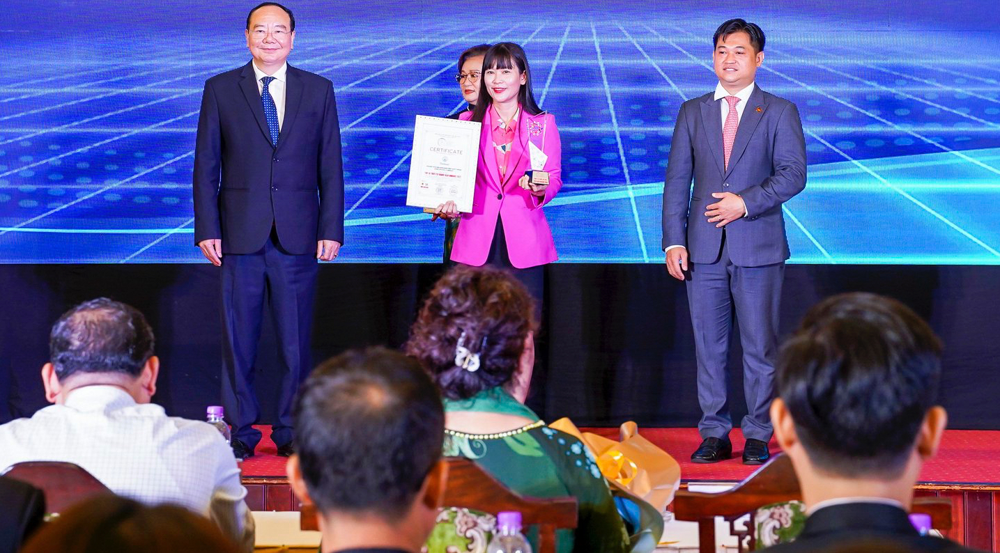 Nước giải kh&aacute;t Yến s&agrave;o Kh&aacute;nh H&ograve;a đạt top 10 thương hiệu t&iacute;n nhiệm Ch&acirc;u &Aacute; - Ảnh 1.