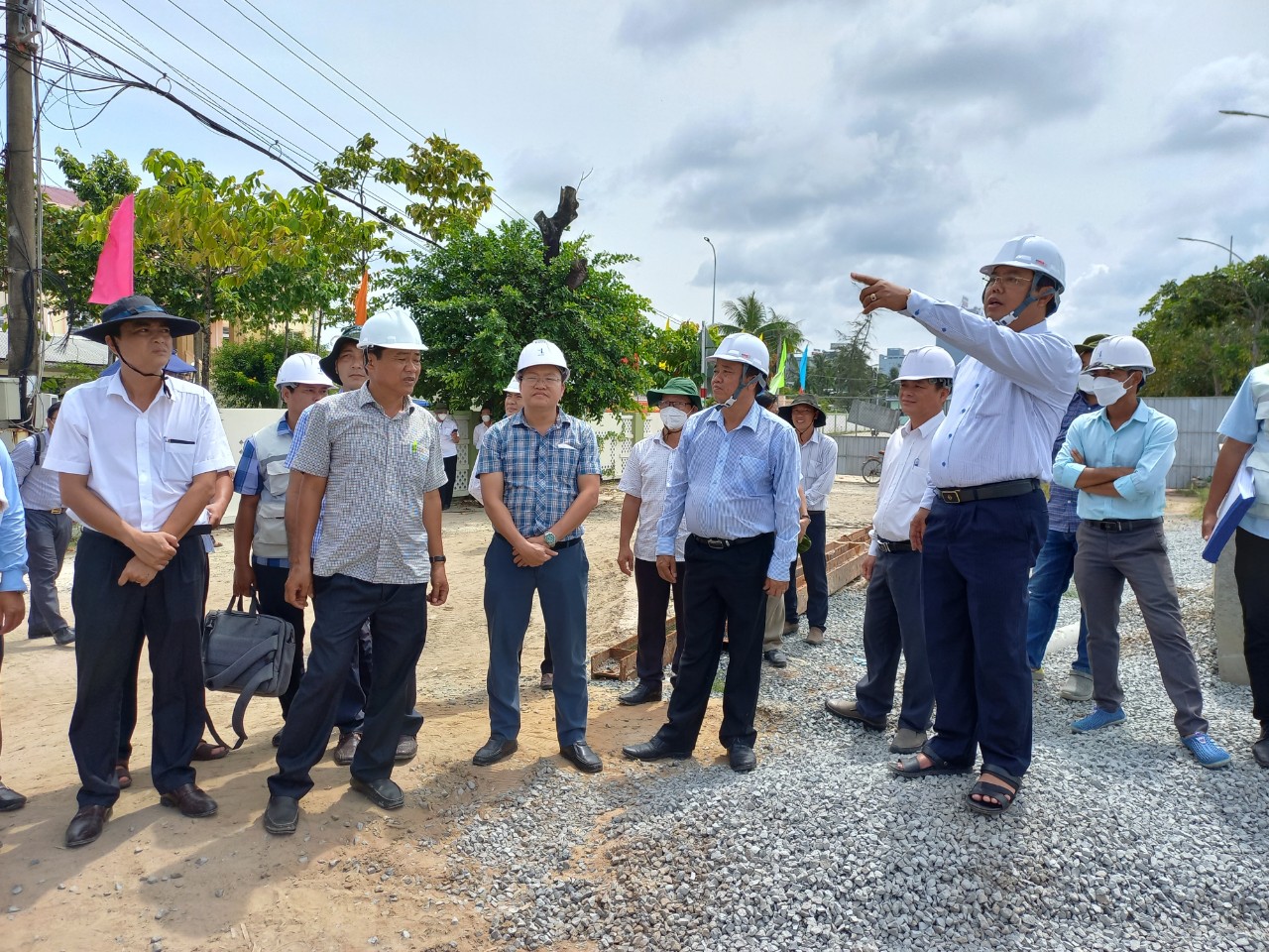 L&atilde;nh đạo tỉnh C&agrave; Mau trực tiếp kiểm tra tiến độ c&ocirc;ng tr&igrave;nh trọng điểm - Ảnh 2.