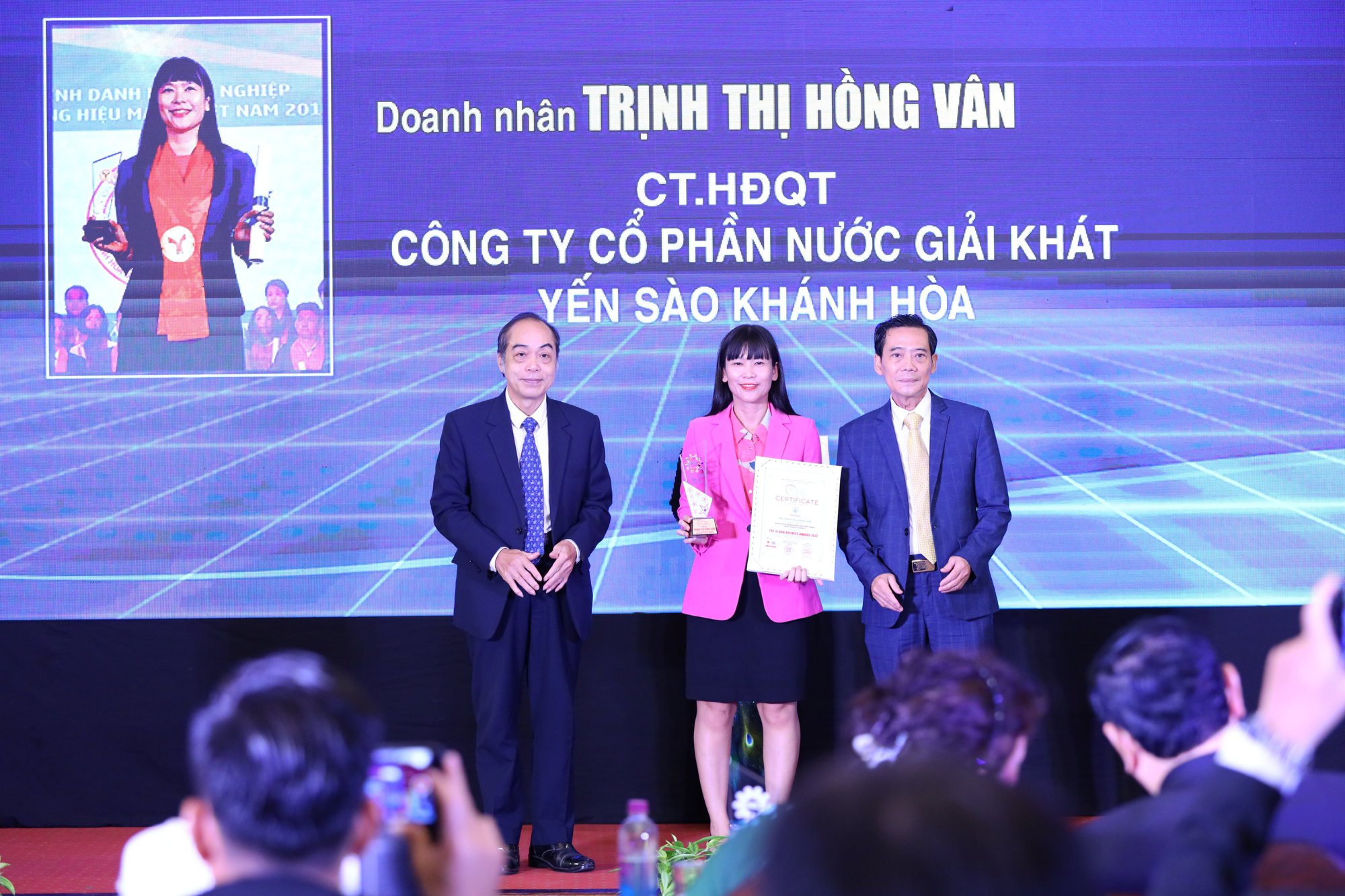 Nước giải kh&aacute;t Yến s&agrave;o Kh&aacute;nh H&ograve;a đạt top 10 thương hiệu t&iacute;n nhiệm Ch&acirc;u &Aacute; - Ảnh 2.