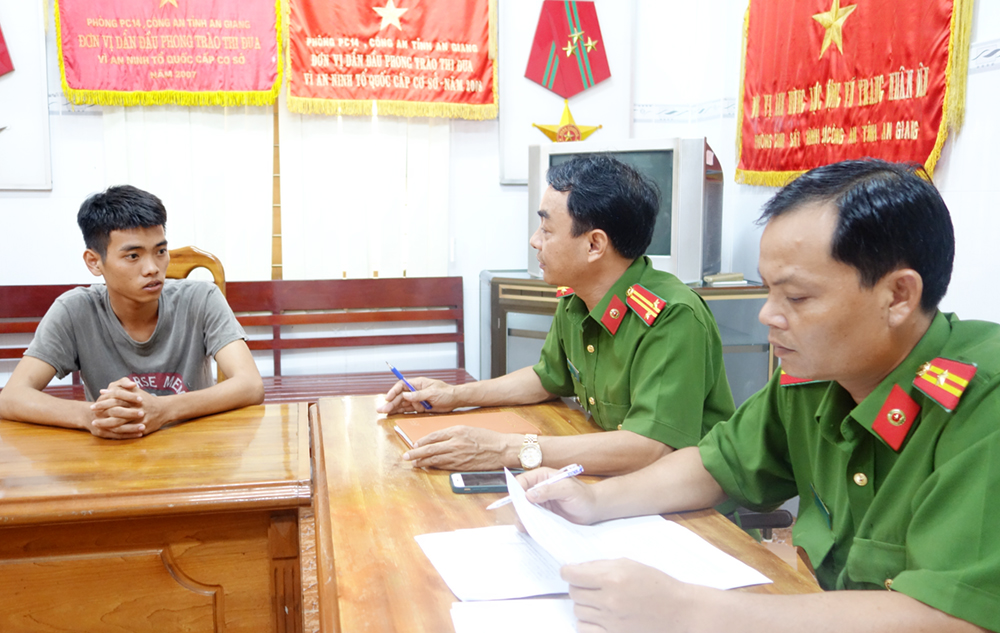 Đâm chết bạn nhậu rồi bàn kế đối phó với công an