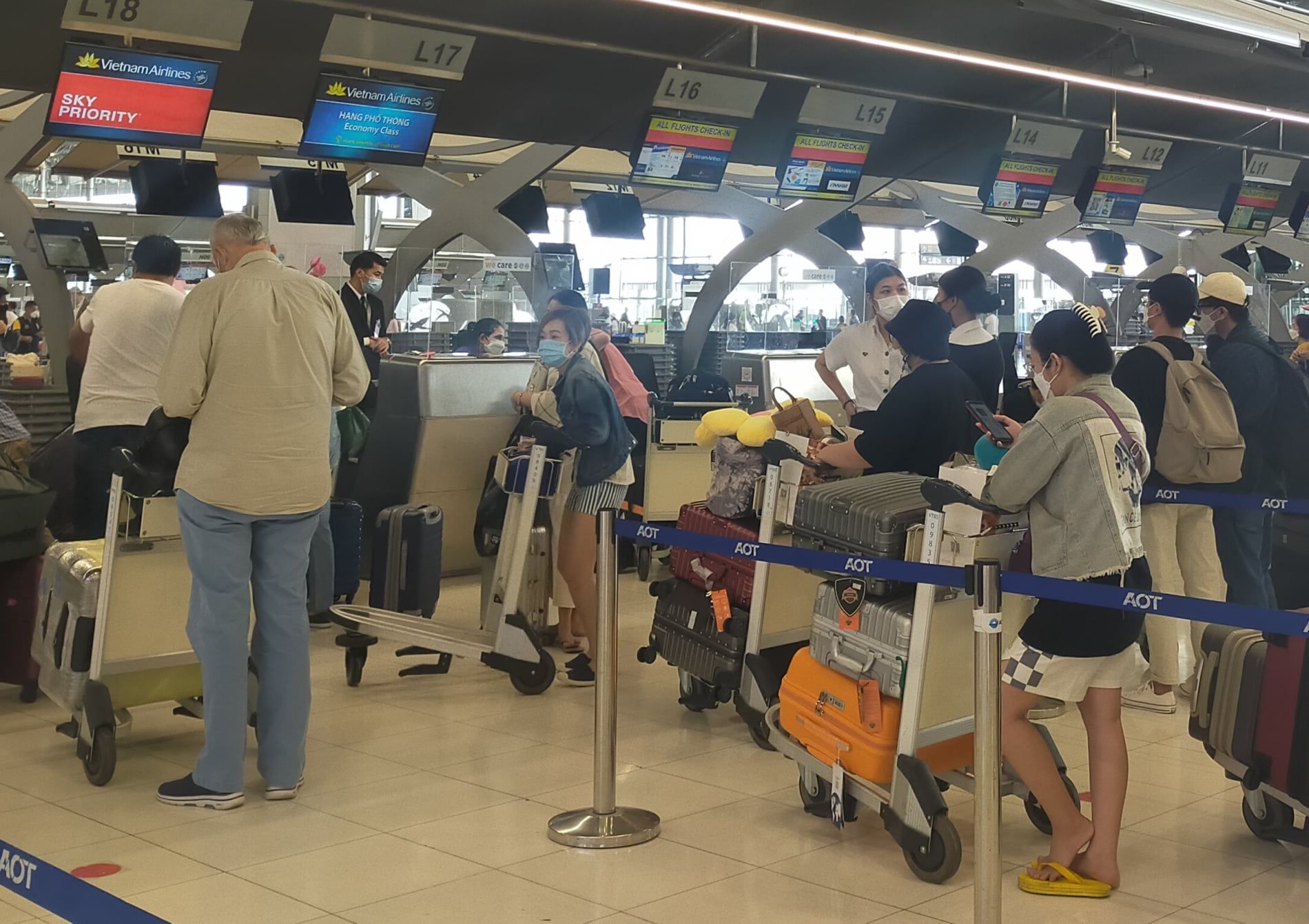 H&agrave;nh kh&aacute;ch c&oacute; thể l&agrave;m thủ tục trực tuyến tại s&acirc;n bay Ph&uacute; B&agrave;i - Ảnh 1.