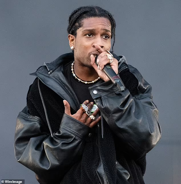 Rapper A$AP Rocky buộc tội tấn công bằng súng - Ảnh 1.