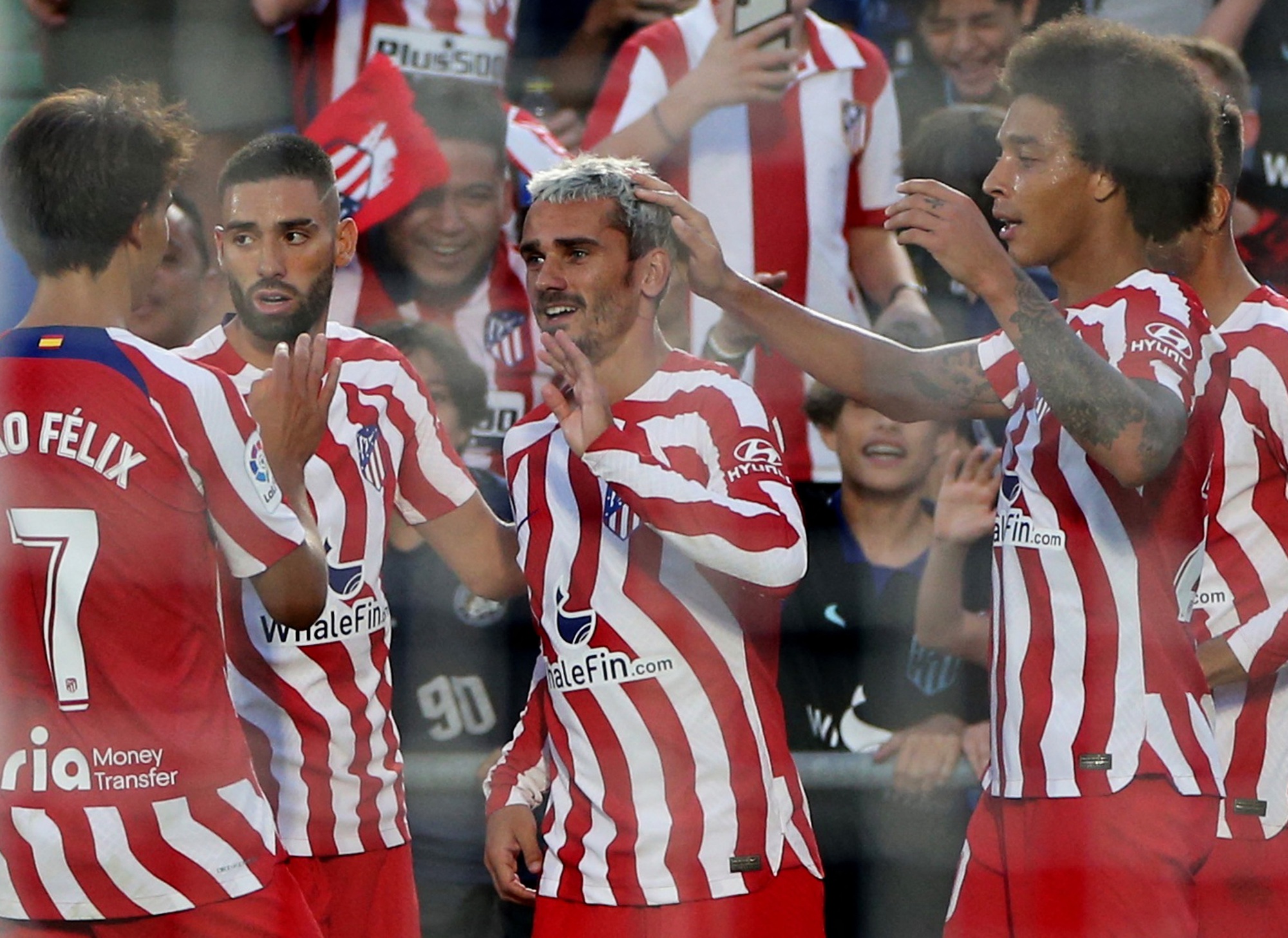 Ch&acirc;n gỗ Morata rực s&aacute;ng, Atletico Madrid vượt l&ecirc;n ng&ocirc;i đầu La Liga - Ảnh 4.
