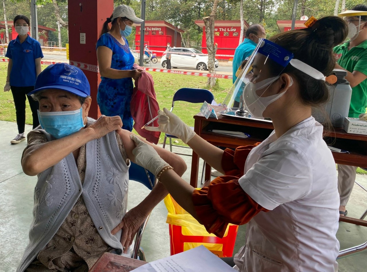 Cẩn trọng với nhiều biến thể phụ của Omicron đ&atilde; xuất hiện ở B&igrave;nh Dương - Ảnh 1.