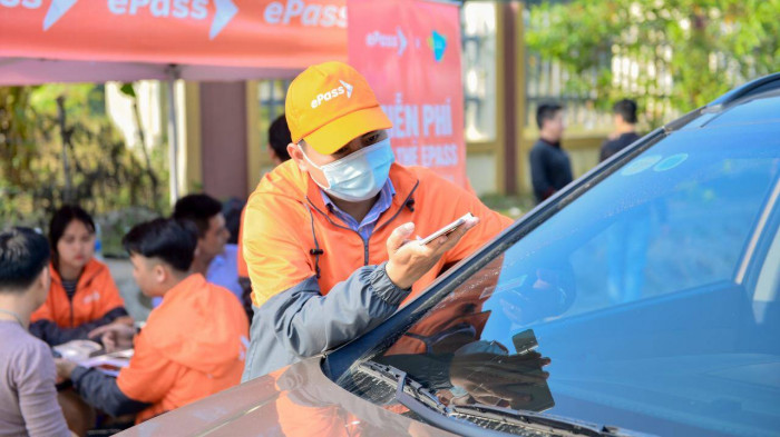Bộ GTVT ra "tối hậu thư" khắc phục lỗi dán chồng thẻ thu phí không dừng ETC