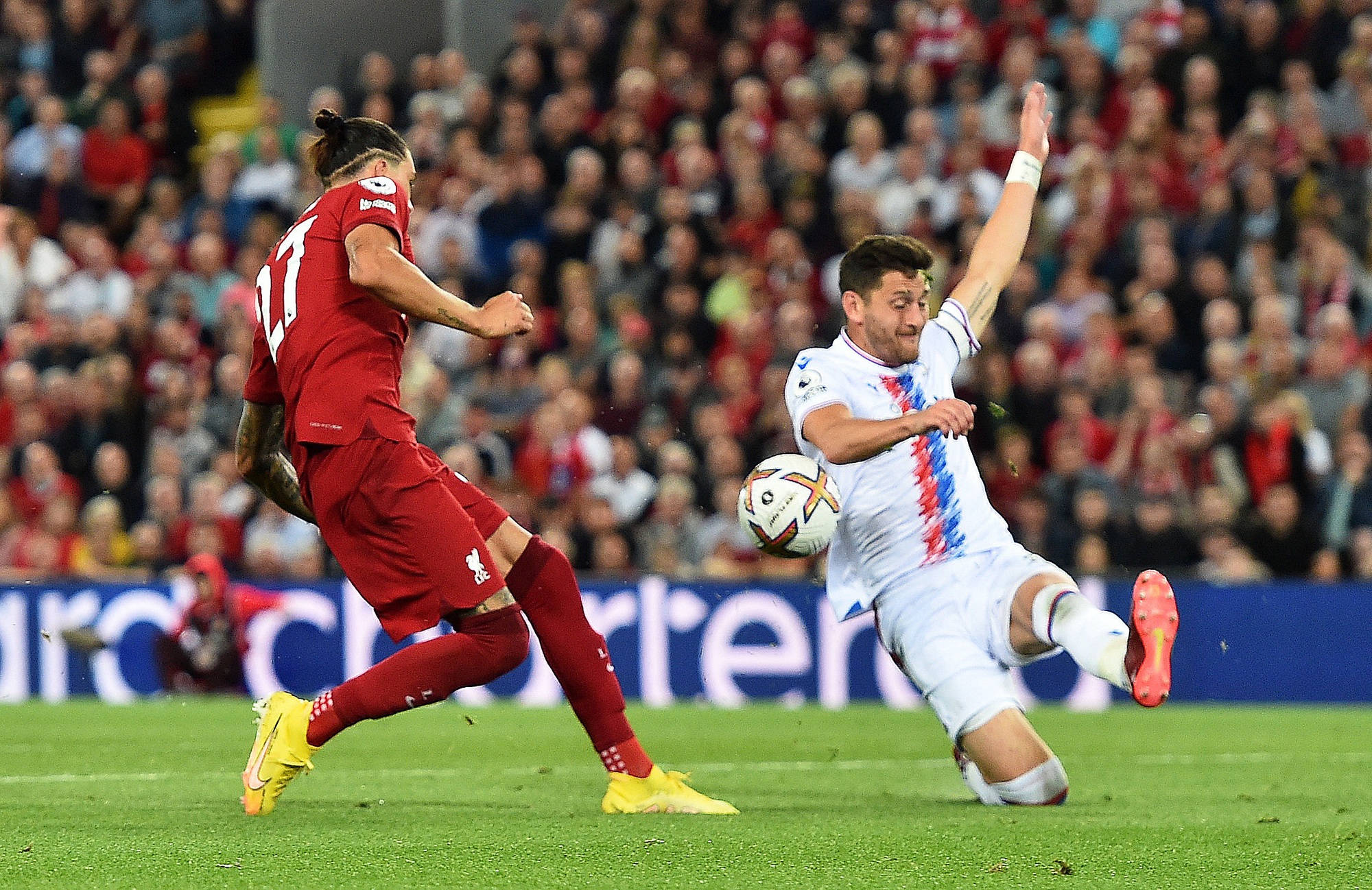 Siêu phẩm cứu thua, Liverpool chật vật hòa Crystal Palace sân nhà - Ảnh 2.
