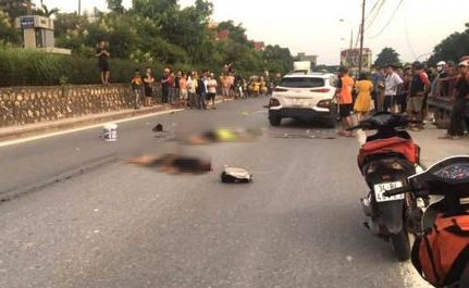 Va chạm với xe con, 2 thanh niên ngã xuống đường bị xe tải cán tử vong