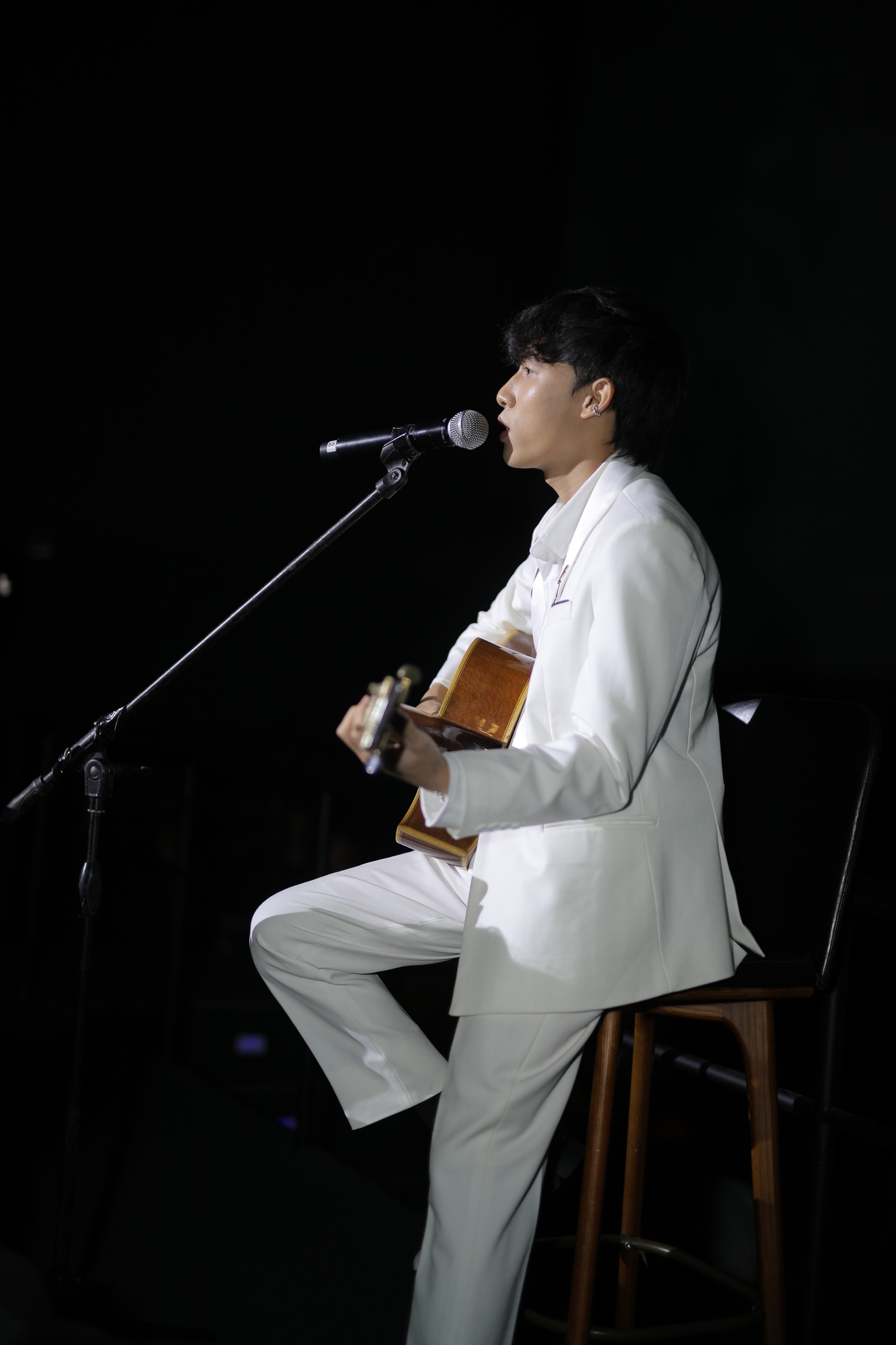  Hiện tượng &acirc;m nhạc khiến Quang H&agrave;, Ho&agrave;i L&acirc;m, Khởi My, Khả Như đi&ecirc;u đứng - Ảnh 1.