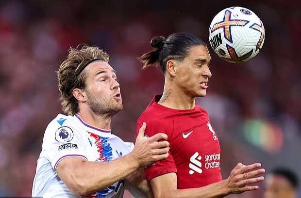 Sao Liverpool nhận thẻ đỏ, trung vệ Joachim Andersen bị dọa giết