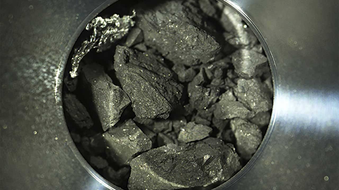 Tàu vũ trụ Nhật tìm ra bằng chứng chúng ta... có nguồn gốc ngoài Trái Đất
