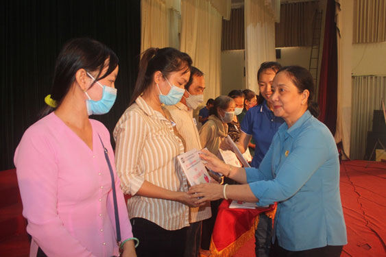 Lan tỏa yêu thương đến người nghèo