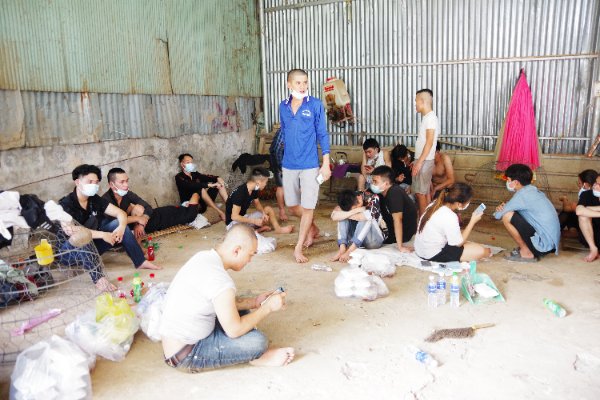 N&Oacute;NG: H&agrave;ng chục người c&ugrave;ng bơi s&ocirc;ng trốn khỏi casino ở Campuchia - Ảnh 2.