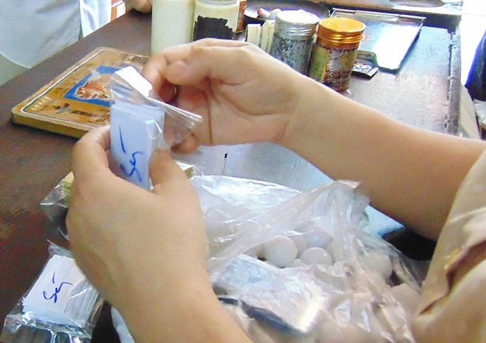 Bụng to, mặt béo bất thường sau dùng thuốc Đông y trị xương khớp