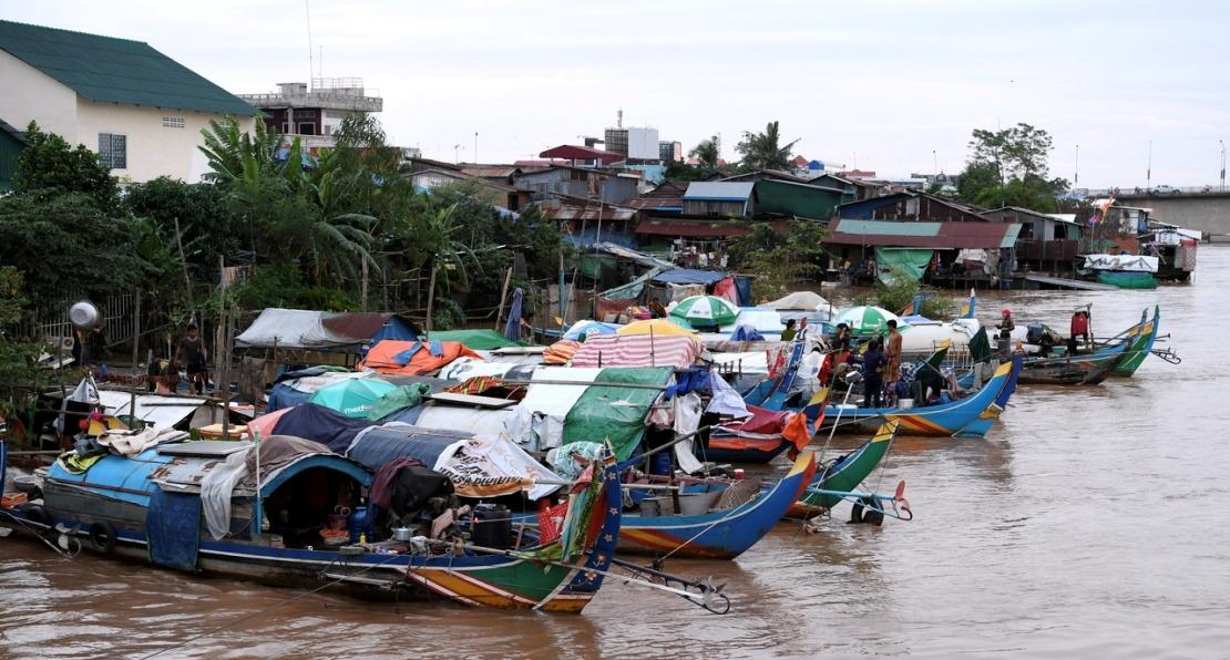 Mưa to bất ngờ, Lào sợ lũ lớn, Trung Quốc chết người vì lũ quét