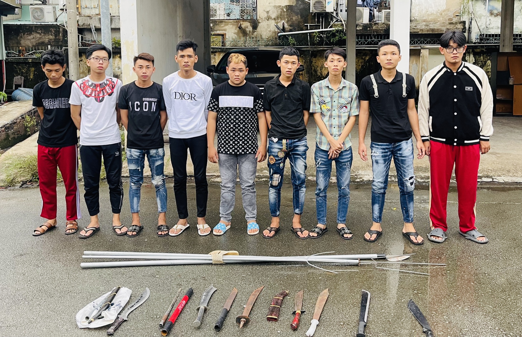 Lời khai bất ngờ nhóm học sinh kéo nhau đi truy sát rồi khóc tại Công an TP Thủ Đức
