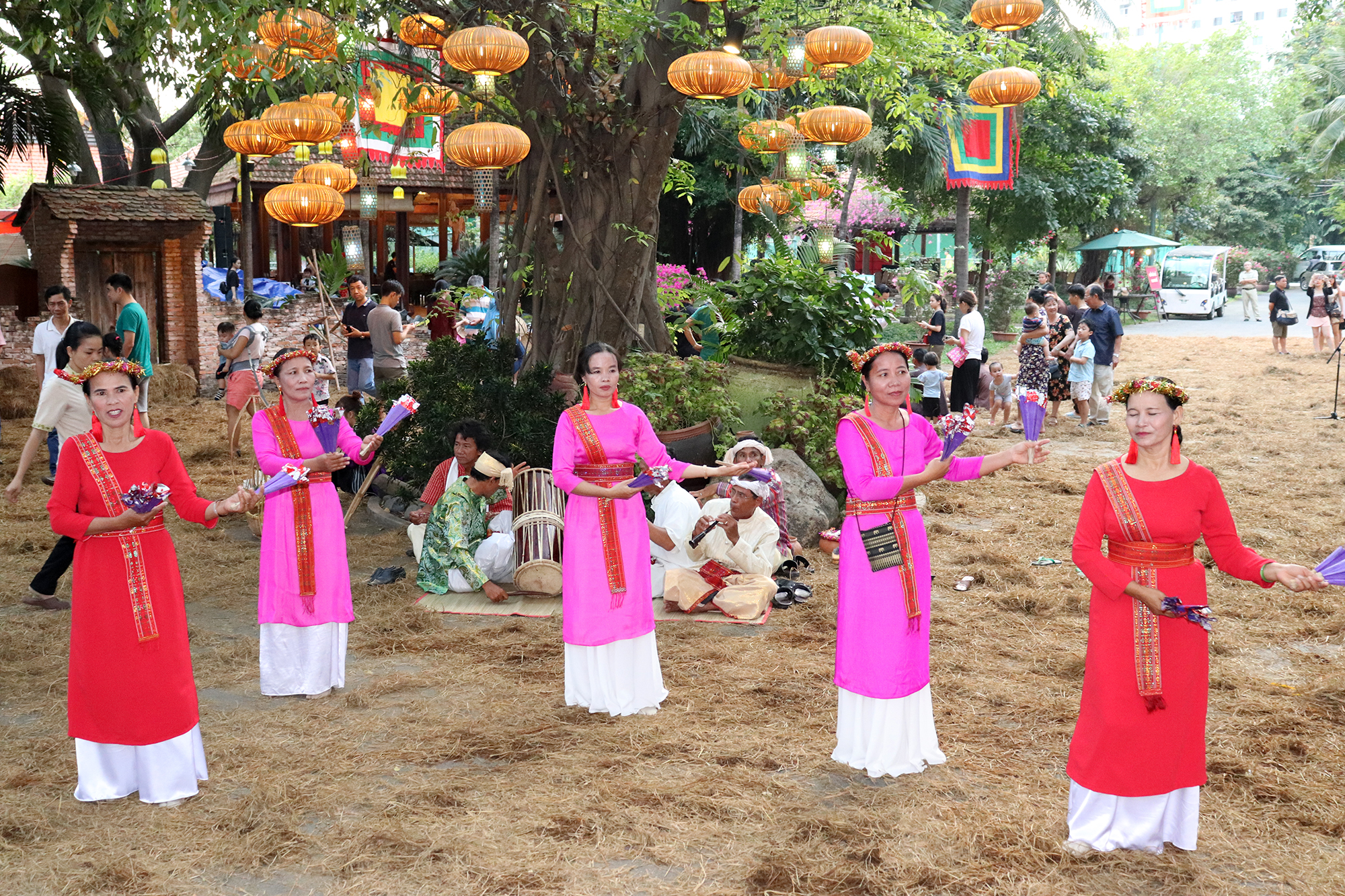 &ldquo;B&ugrave;ng vị&rdquo; với hơn 300 m&oacute;n ngon tại sự kiện văn h&oacute;a ẩm thực của Saigontourist Group - Ảnh 2.