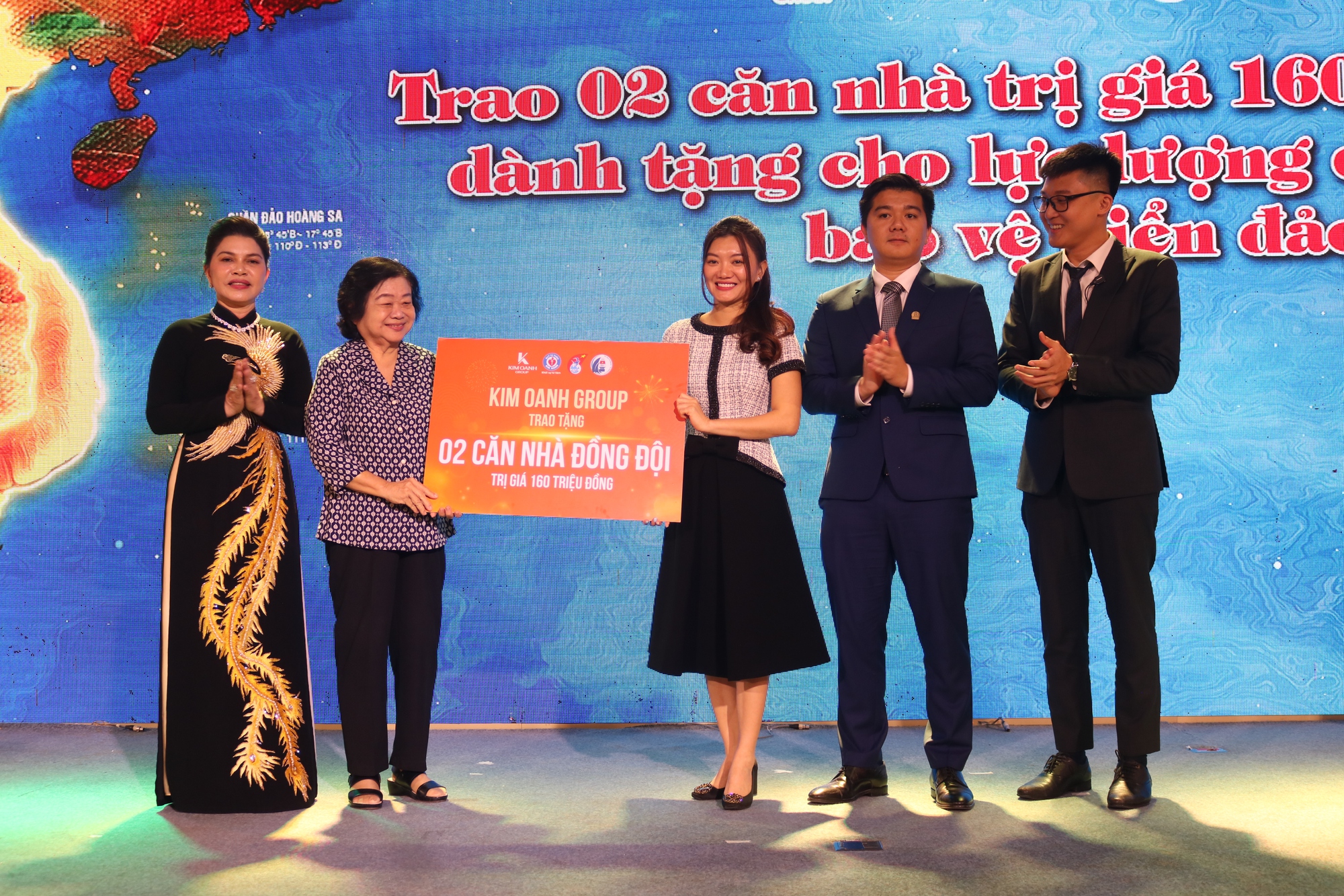 B&aacute;n đấu gi&aacute; 2 vật phẩm trao tặng CLB V&igrave; Ho&agrave;ng Sa - Trường Sa th&acirc;n y&ecirc;u - Ảnh 3.