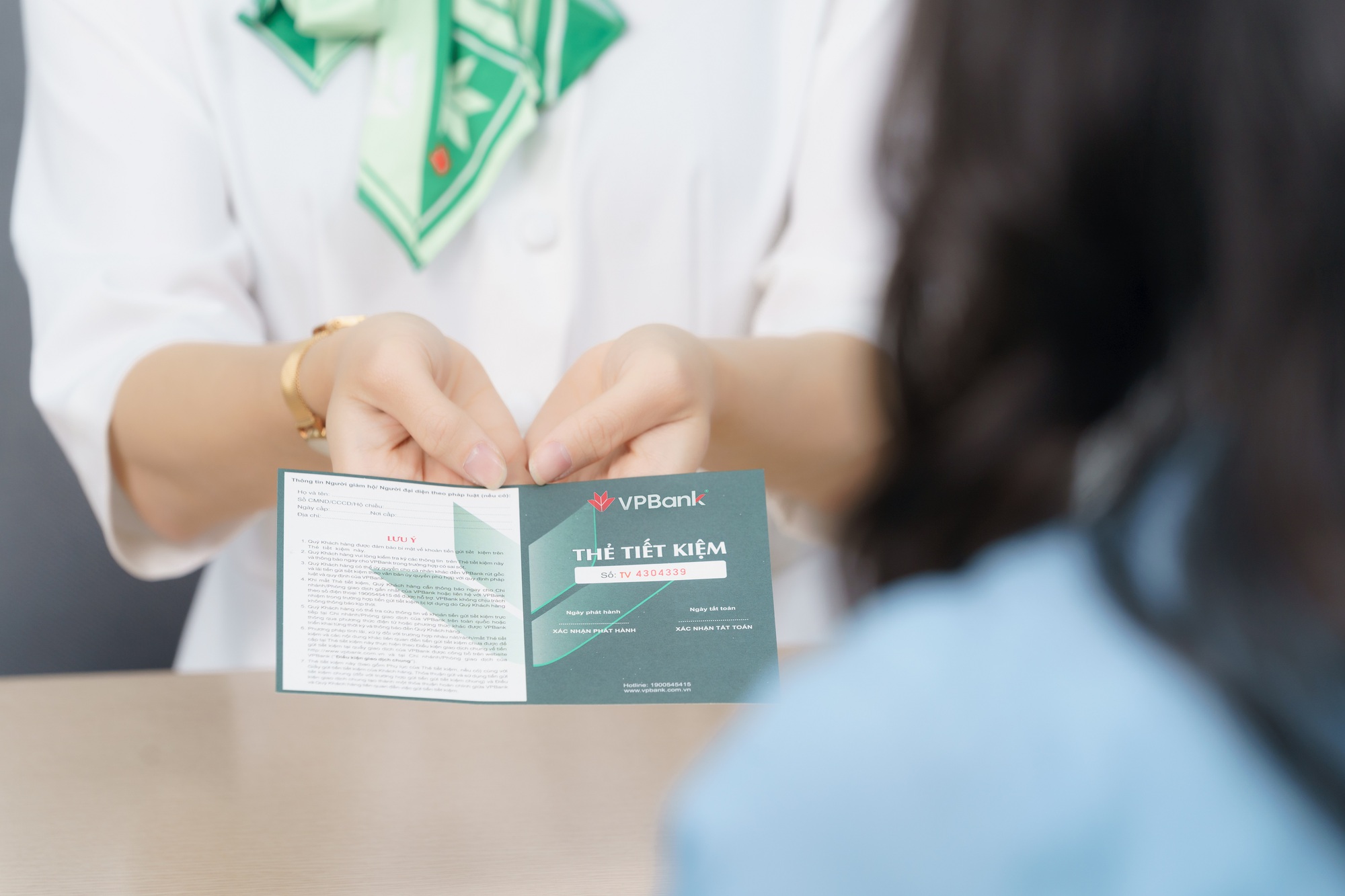 Xu hướng ngân hàng tri ân khách hàng: Chơi lớn như VPBank - Ảnh 2.