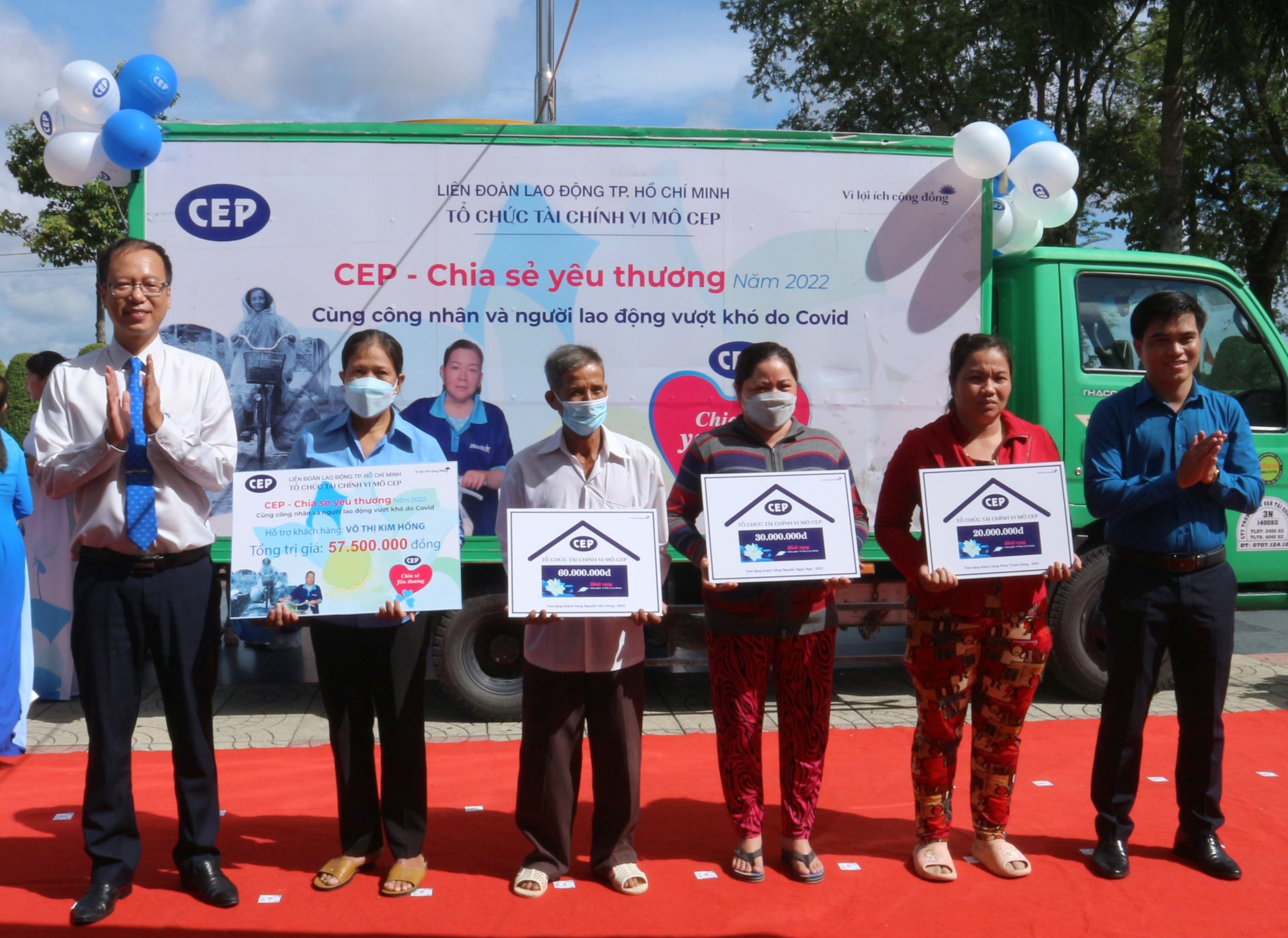 CEP hỗ trợ 469 triệu đồng cho khách hàng khó khăn tại Vĩnh Long