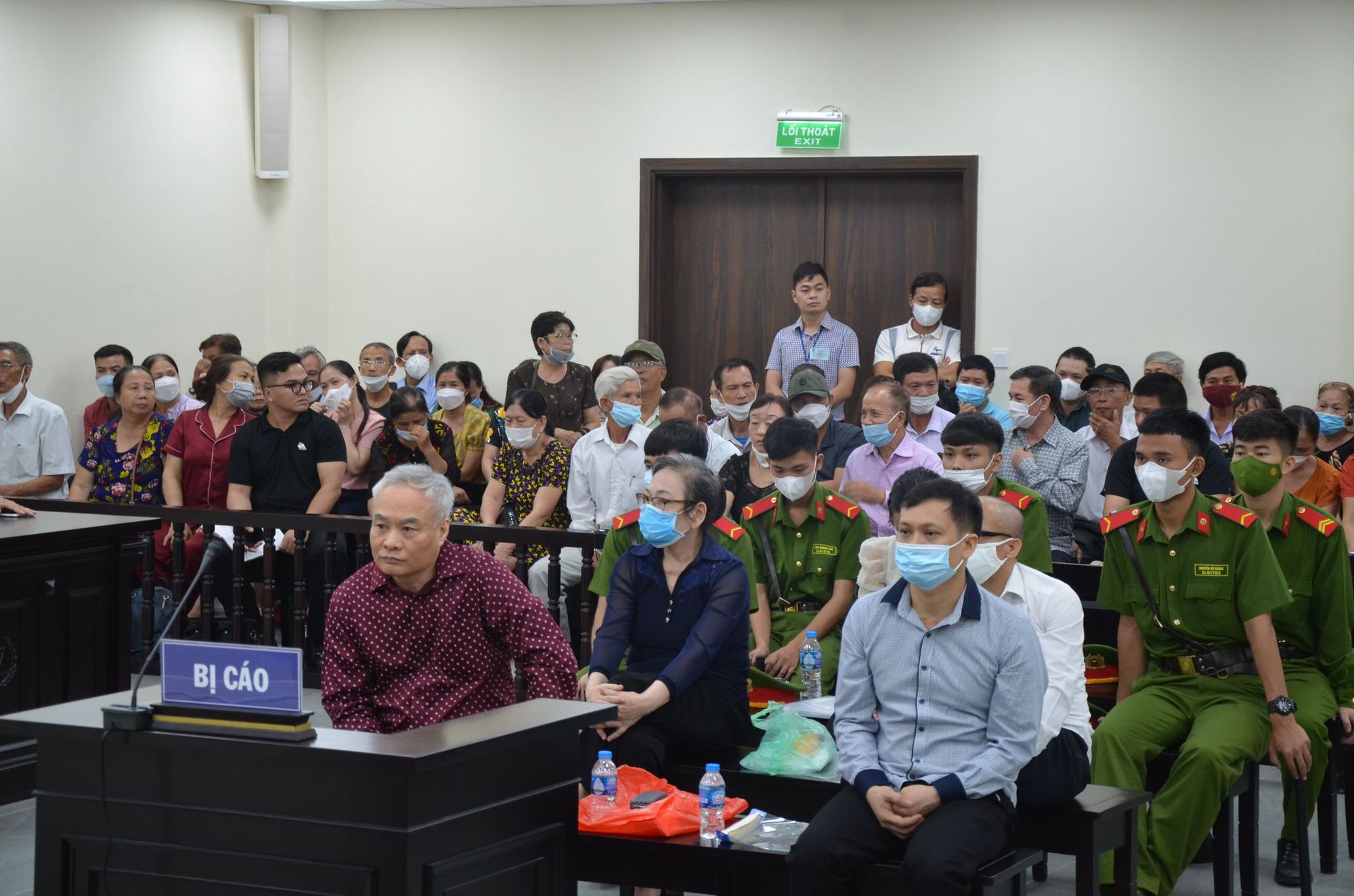 Chủ tịch Trung tâm hỗ trợ người nghèo lừa hàng ngàn người nghèo