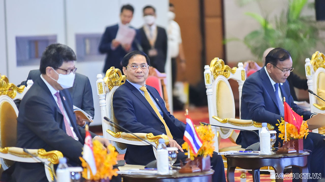 ASEAN bàn nhiều việc hệ trọng