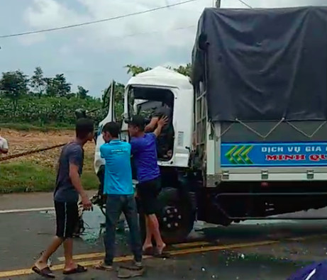 Tai nạn li&ecirc;n ho&agrave;n tr&ecirc;n đường Hồ Ch&iacute; Minh, nhiều người bị thương nặng - Ảnh 2.
