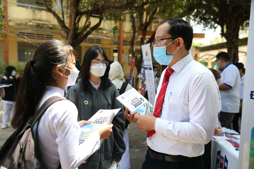 Tuyển sinh ĐH 2022: C&oacute; 616.044/941.760 th&iacute; sinh đăng k&yacute; x&eacute;t tuyển - Ảnh 1.