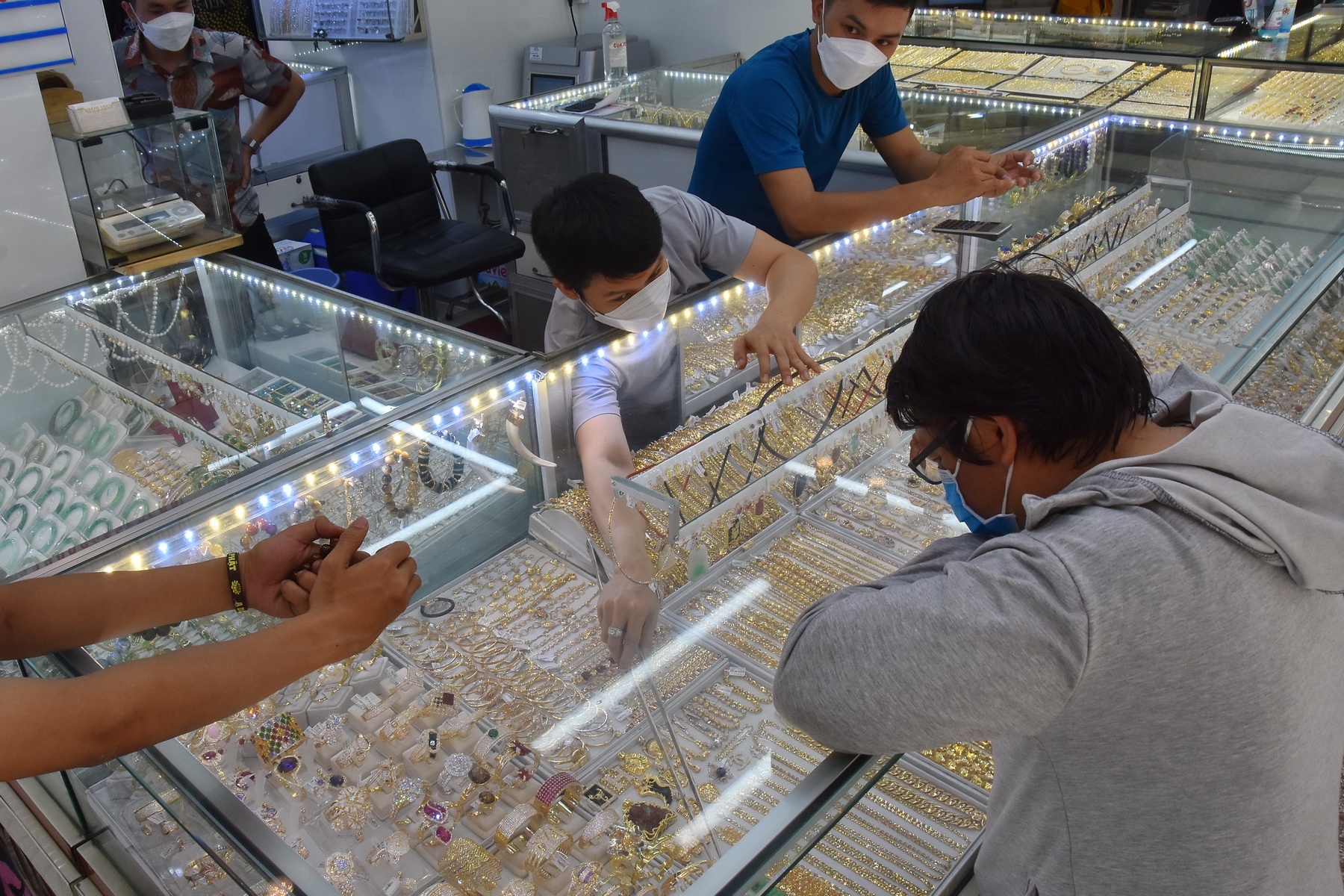 Giá vàng hôm nay 20-8: Thị trường trong nước hồi phục