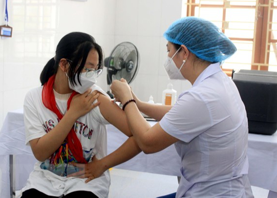 Sắp kết thúc chiến dịch, tỉ lệ tiêm mũi 2 vắc-xin Covid-19 cho trẻ nhiều nơi rất thấp