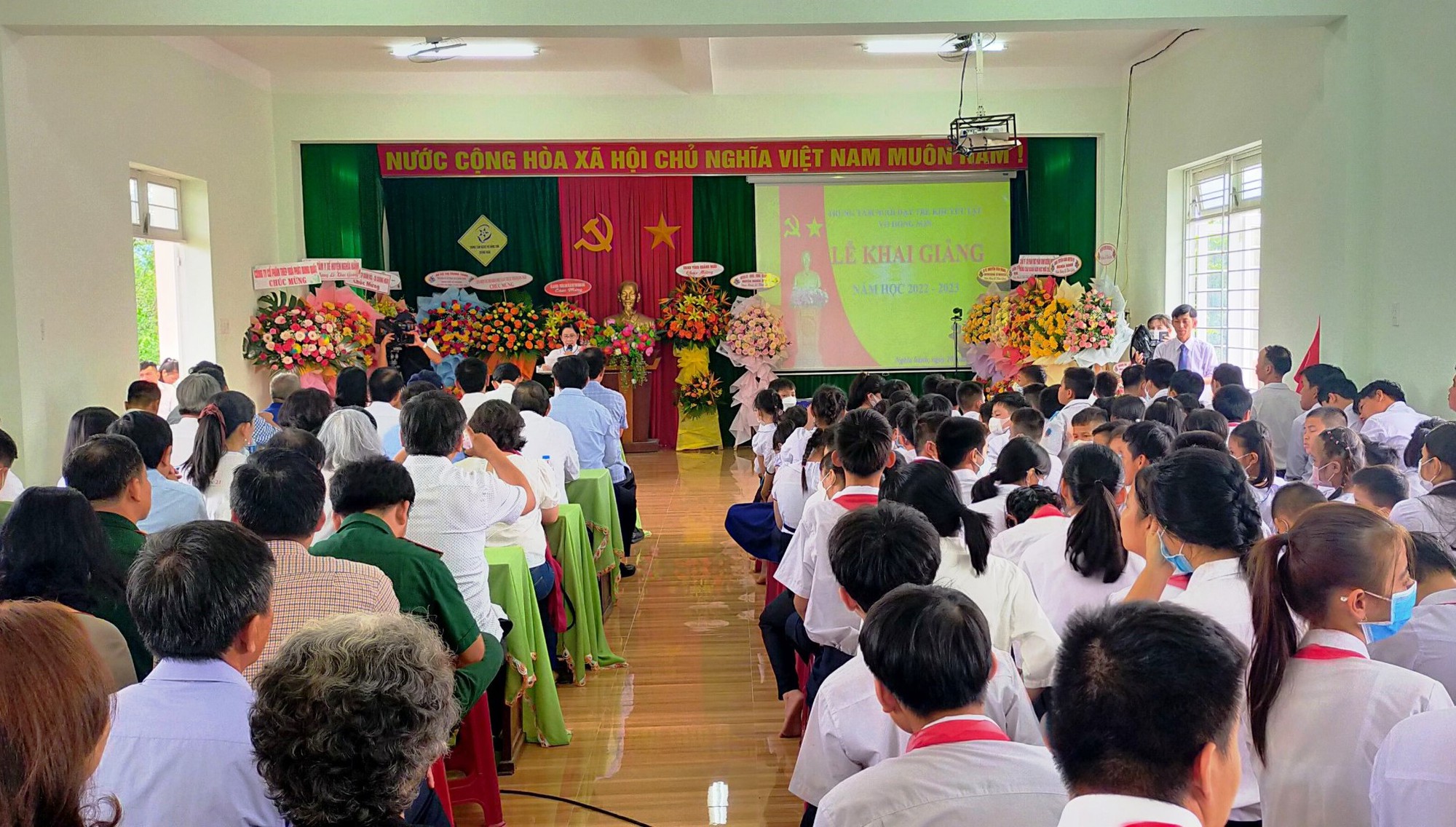 Khai giảng năm học mới tại Trung t&acirc;m Nu&ocirc;i dạy trẻ khuyết tật V&otilde; Hồng Sơn - Ảnh 2.