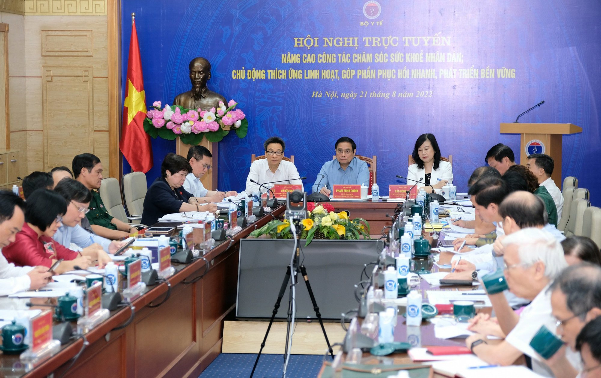 Quyền Bộ trưởng Bộ Y tế n&ecirc;u 14 vấn đề tồn tại, hạn chế của ng&agrave;nh - Ảnh 2.