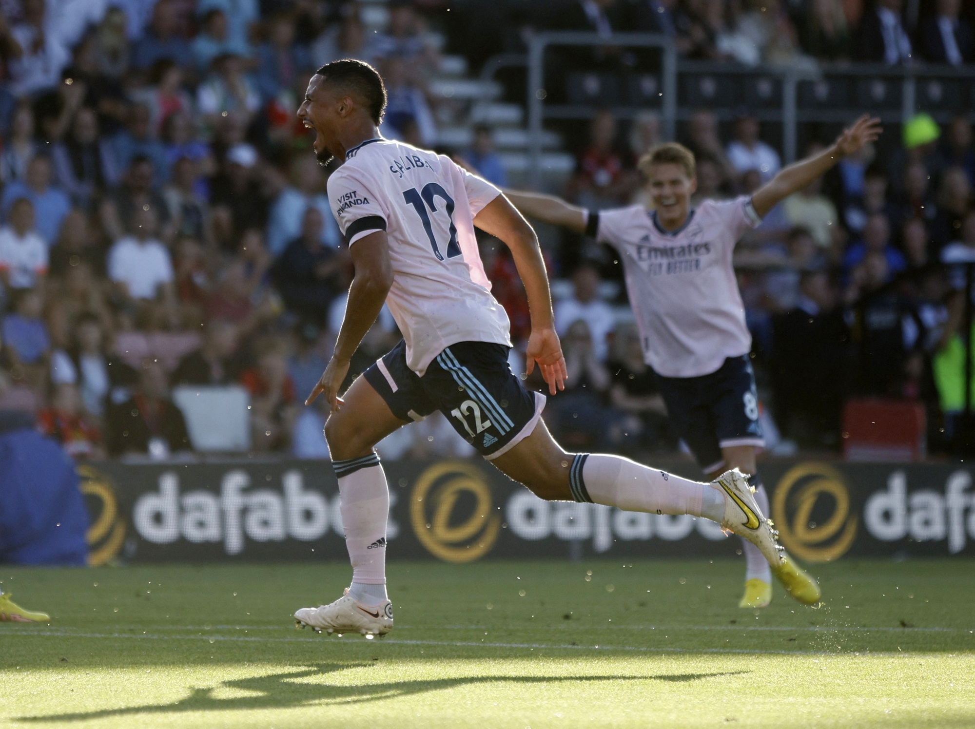 Arsenal đại phá Bournemouth, lập kỷ lục 18 năm Giải Ngoại hạng Anh - Ảnh 4.